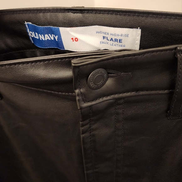 Old Navy Faux Leather Pants size 10 - Picture 3 of 3